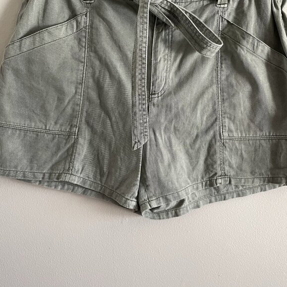 Old Navy Women M Green Casual Pockets Belted High-Waisted Twill Workwear Shorts - Picture 3 of 9
